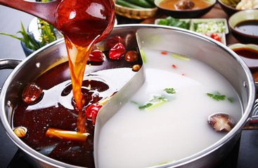 【成都火鍋培訓(xùn)】吃完火鍋后，衣服上有味怎么辦？