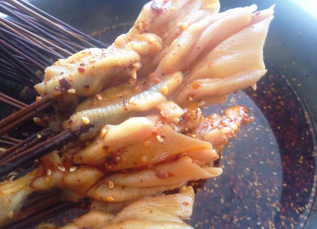 四川特色小吃，看起來(lái)很有油吃起來(lái)很香