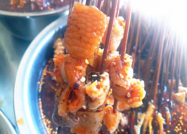 四川特色小吃，看起來(lái)很有油吃起來(lái)很香