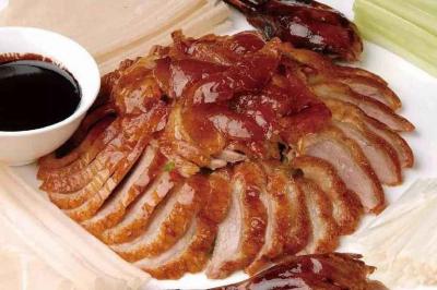 想學(xué)正宗的脆皮烤鴨技術(shù)？蜀味緣培訓(xùn)為您開啟美食創(chuàng)業(yè)之門！